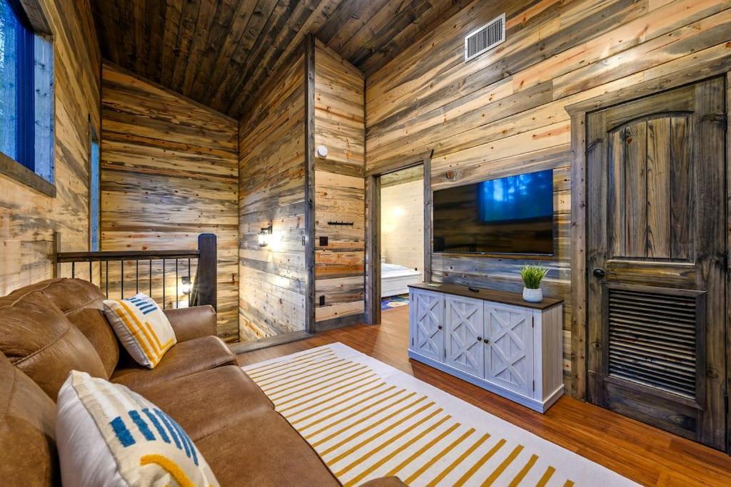 Brand New Luxury 2 Bedroom With Loft And Spa Sleeps 10 Broken Bow Buitenkant foto
